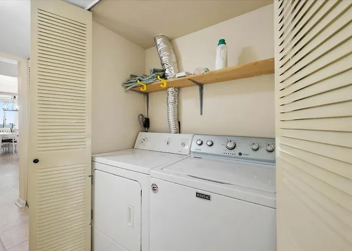 Ferienhaus Beautiful Ocean Front Quay Unit With Indoor Pool!